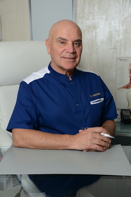 Docteur Arnold Tchakerian-Fabre en consultation
